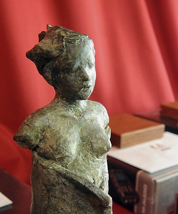 MEDEA Statuette