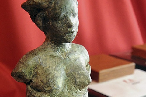 MEDEA Statuette